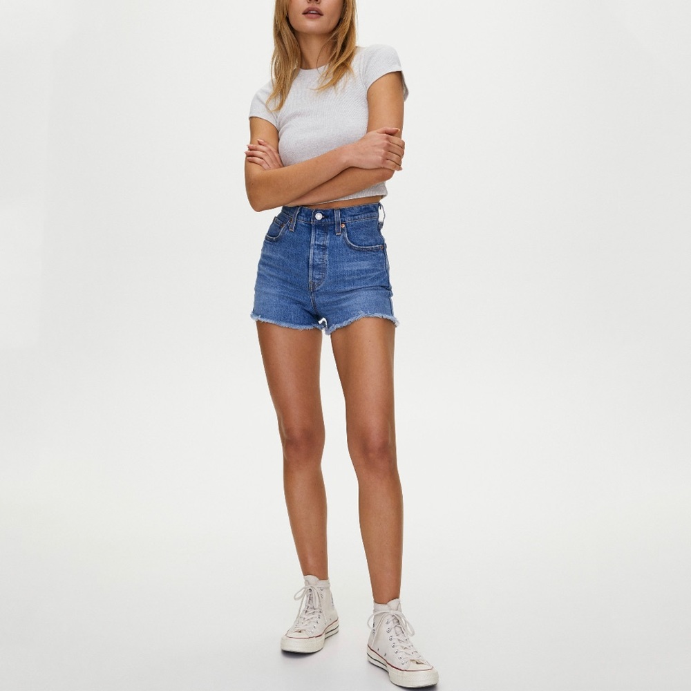 Levis Ribcage Shorts